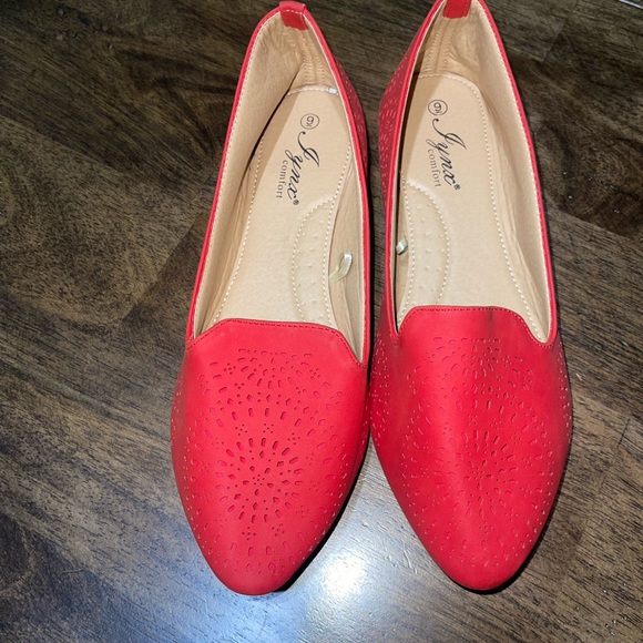 IYNX Pointed toe Flats size 9 Red/Orange Blood Orange, like new used - Picture 2 of 6